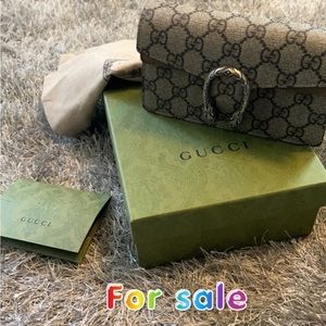 Gucci small cross body only carried once